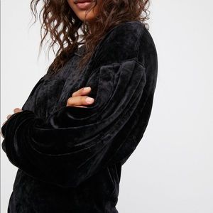 Free people / We the Free Velvet top